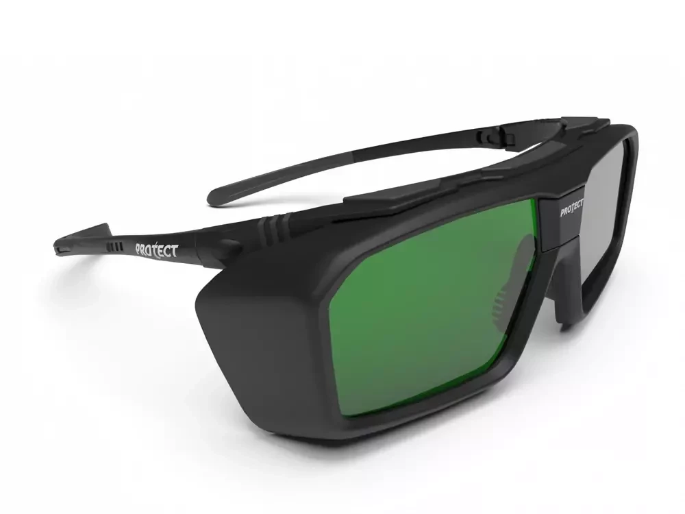 Das Bild zeigt eine Brille, die für das Arbeiten mit Handlasergeräten bei 1064 nm geeigent ist.