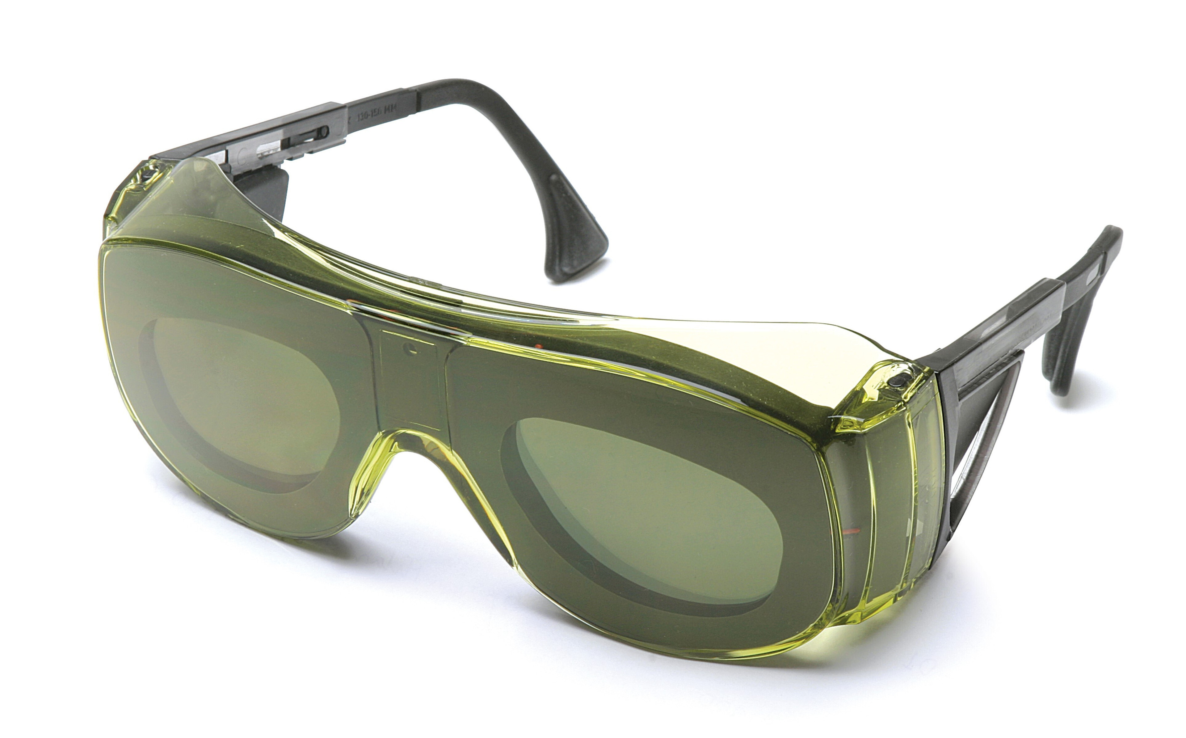 Das Bild zeigt eine IPL-Schutzbrille mit automatischer Vedunkelung 0.5 ms nach dem IPL Blitz.