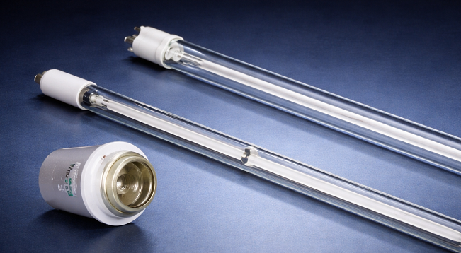 Das Bild zeicht eine Xenon Lampe für Endoskopische Geräte sowie UV-C Lampen für Desinfektionsgeräte.